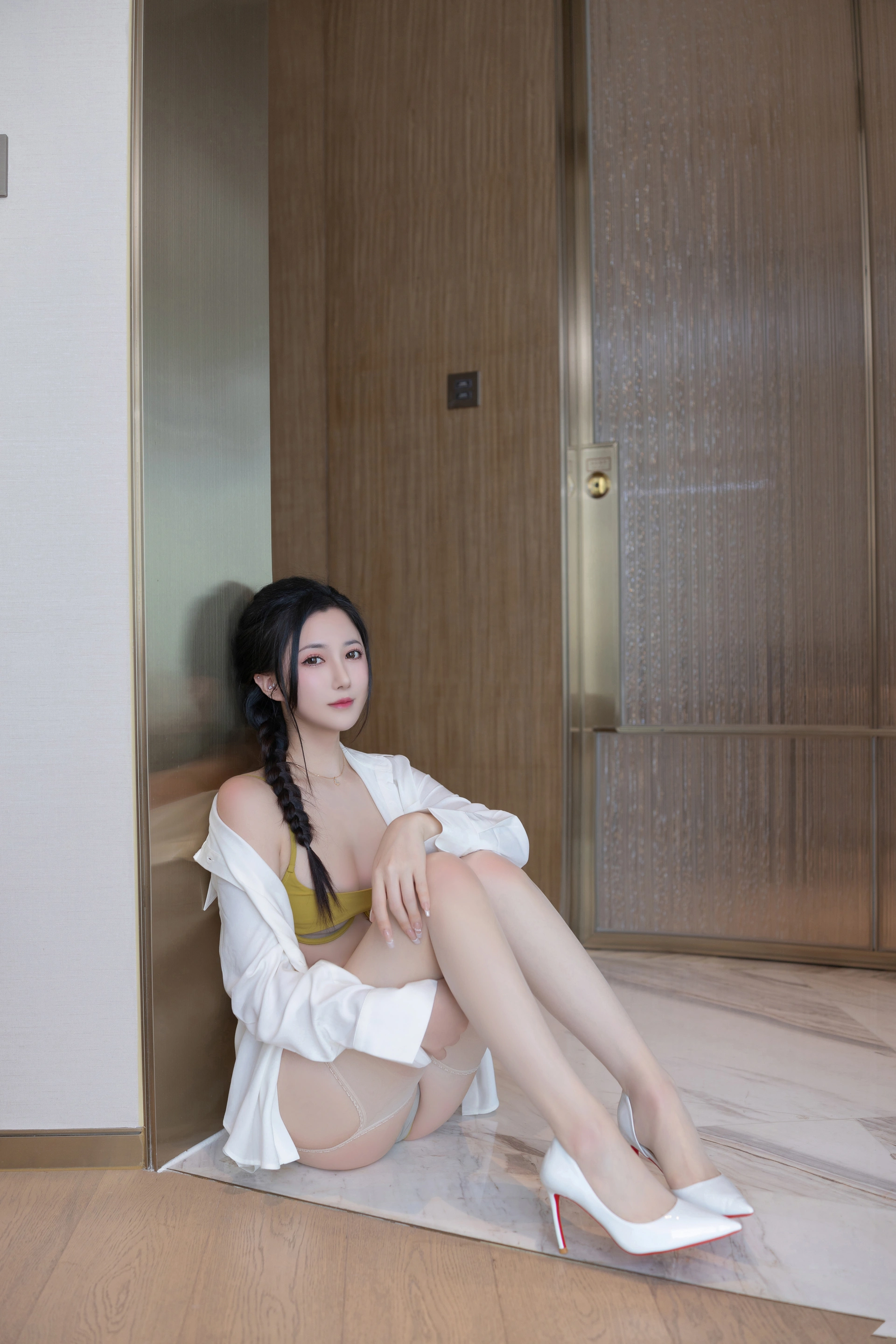 鱼子酱Fish（私拍）- NO.206 纯欲黄色丝袜写真 2